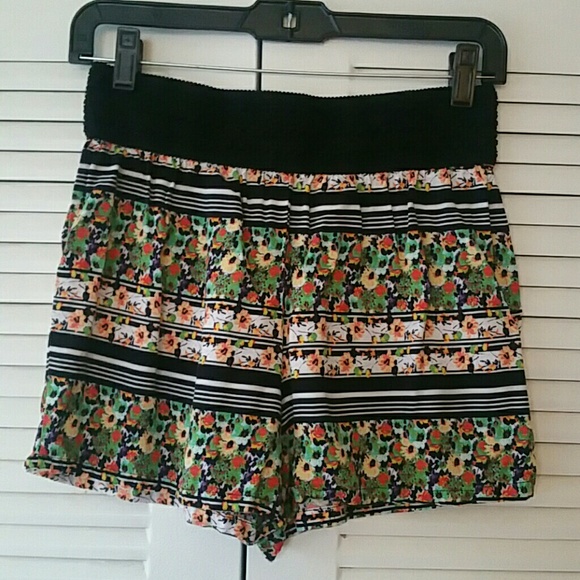 Patterned shorts - Picture 4 of 4