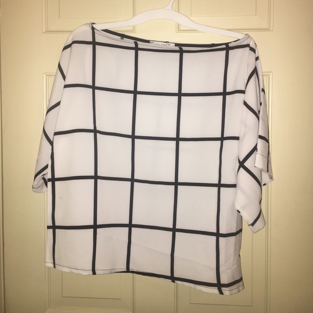 Cute lightweight casual or dressy top xl