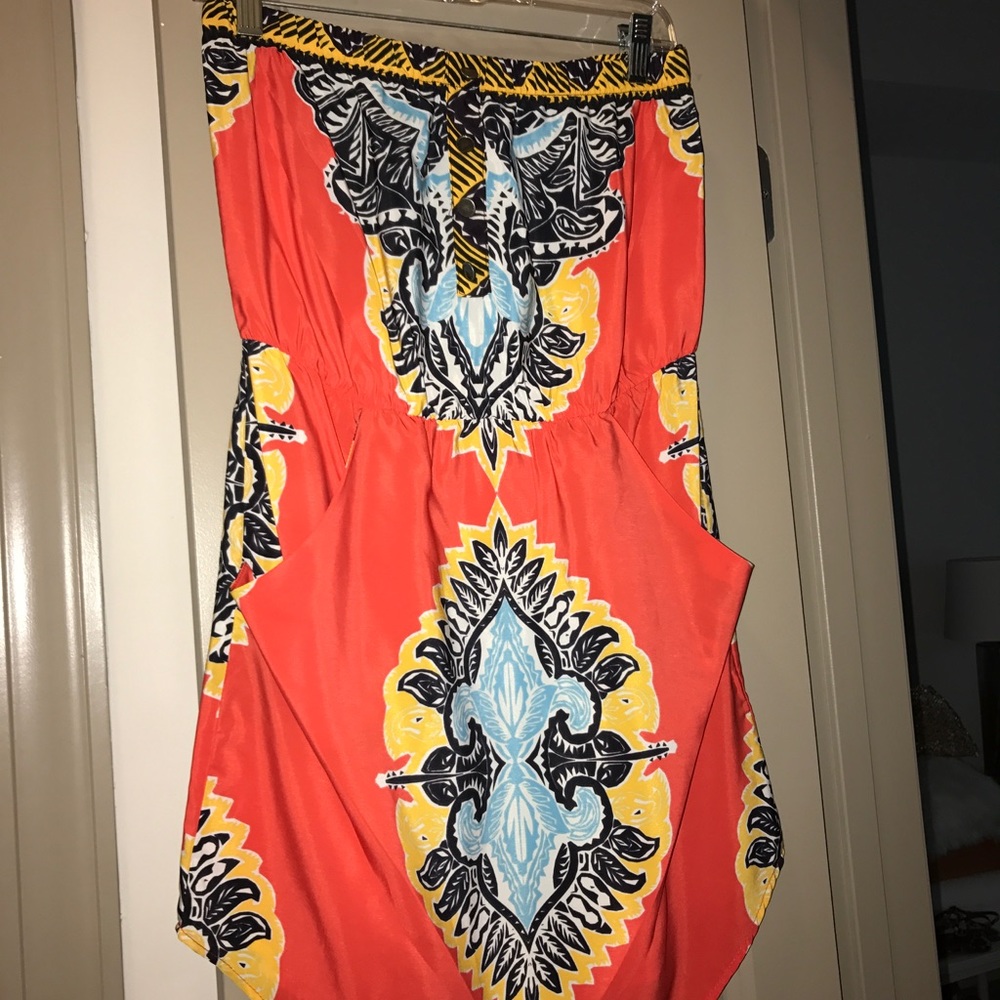 Adorable strapless print dress