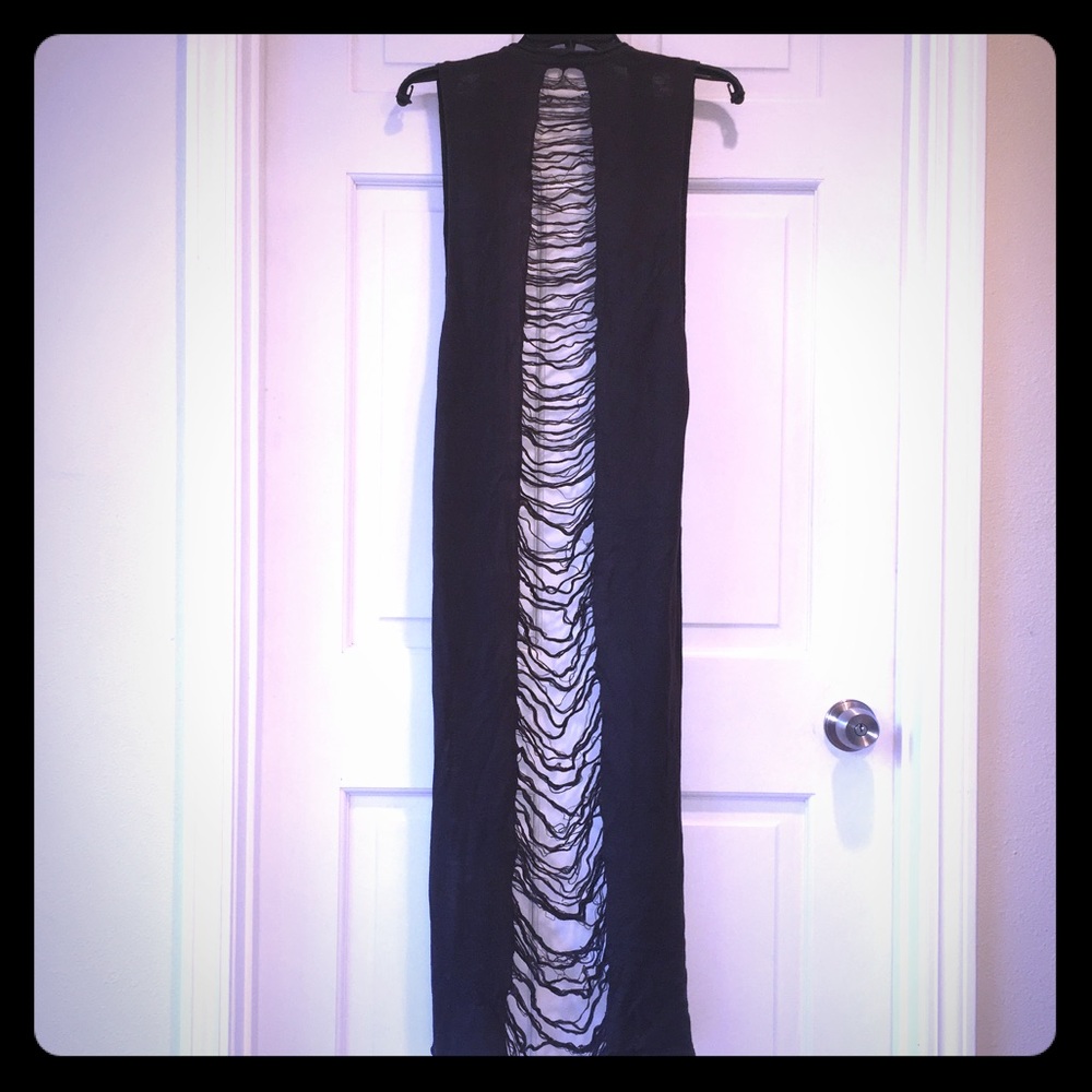 PINS & NEEDLES: DISTRESSED VEST DUSTER. Grey. M.