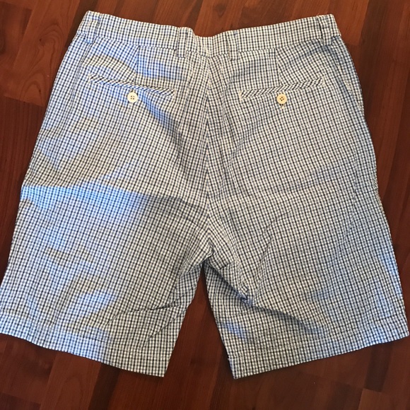 Vineyard Vines breaker shorts - Picture 2 of 4