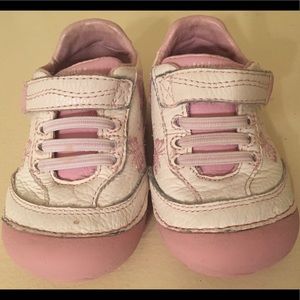 Stride Rite toddler girls leather sneakers!