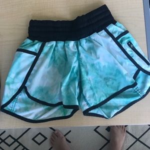 Lululemon tracker shorts