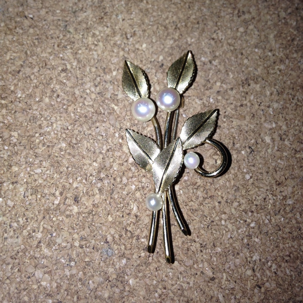 Vintage 1950's 14 kgf Pearl Pin
