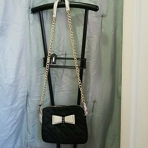 *new* Aldo's black crossbody quilted bag