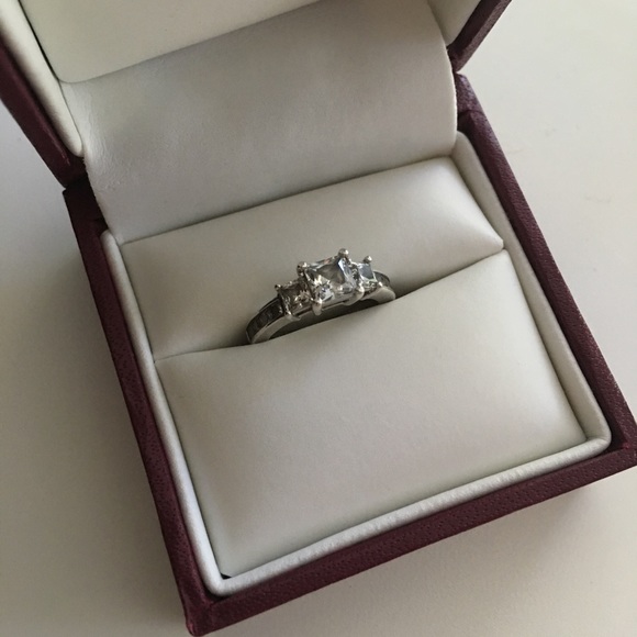 Helzberg Diamonds Jewelry - Helzberg Diamonds Simulated Diamond Ring 💍