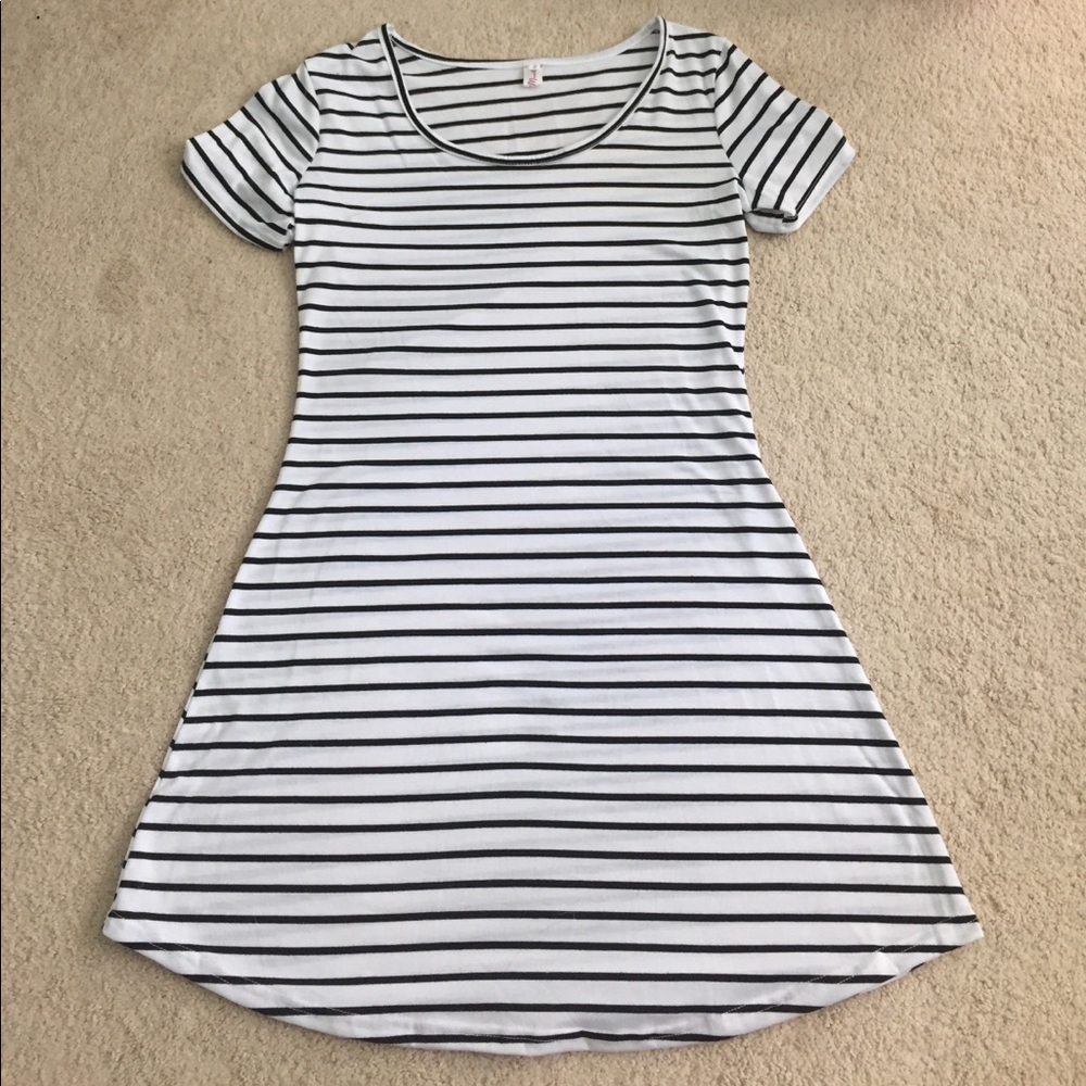 Small Black & White Tshirt dress