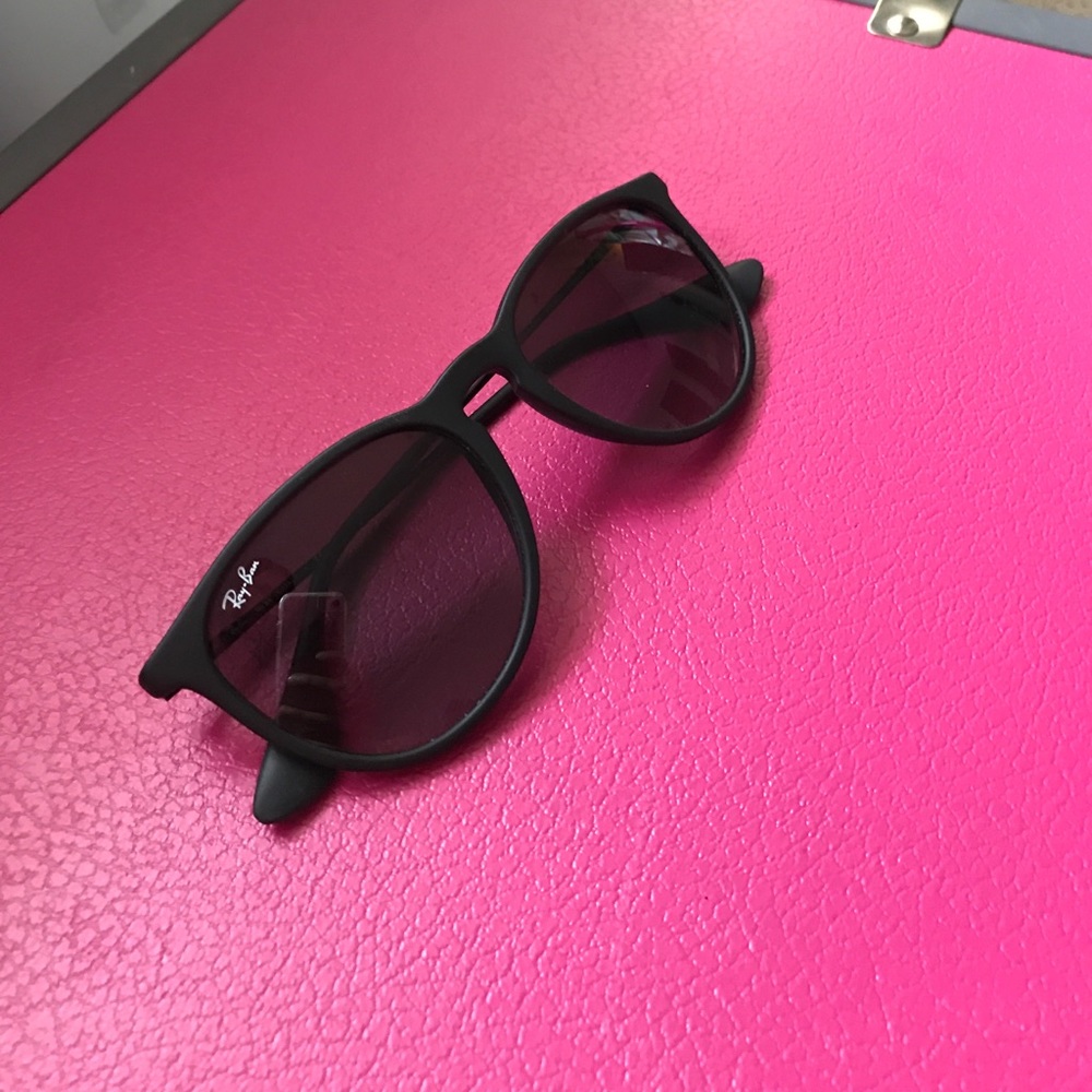 Black Matte Erika Classic Ray Bans