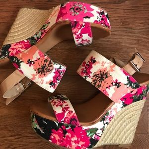 Jessica Simpson Floral Wedges - size 9