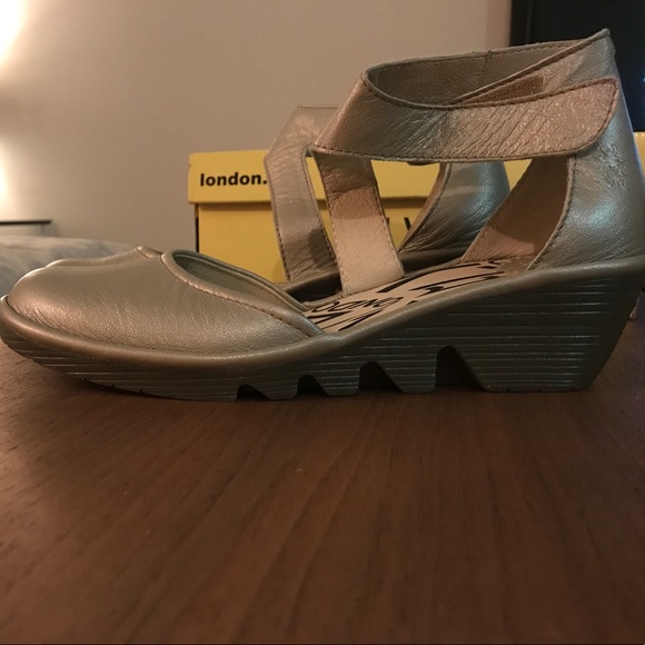 NIB | Fly London | Piat Low Wedge | Silver | 40M - Picture 6 of 7