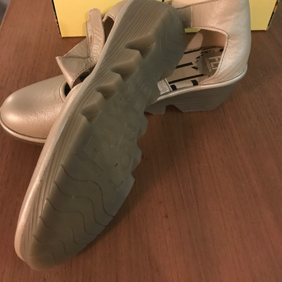 NIB | Fly London | Piat Low Wedge | Silver | 40M - Picture 7 of 7