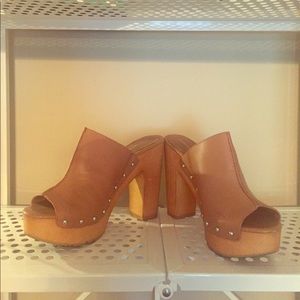 BCBG platform cloggs