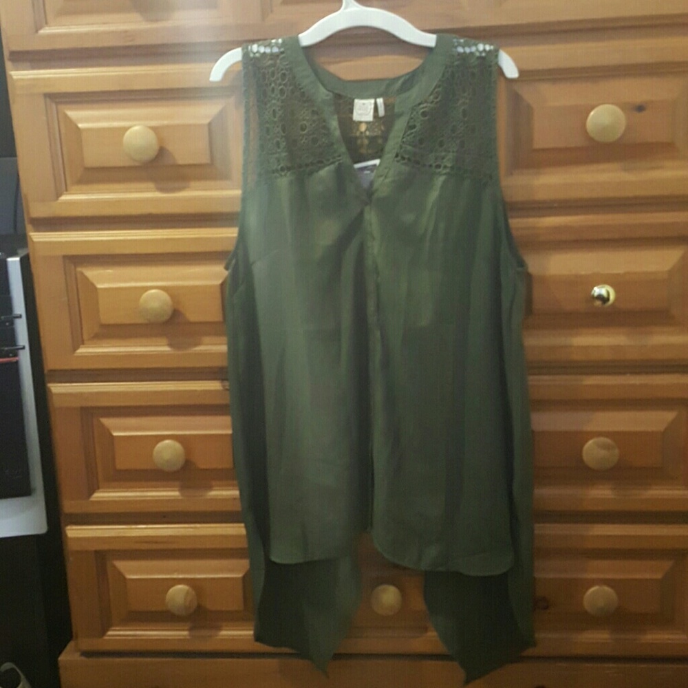 Paper Crane Olive Embroidered Shirt sz M