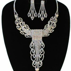 RHINESTONE DROP NECKLACE SET