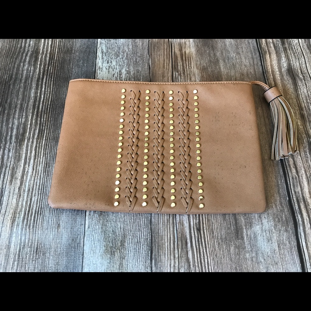 Studded clutch