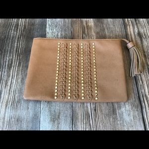 Studded clutch