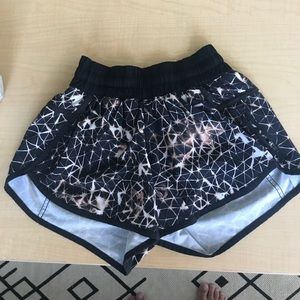 lululemon tracker shorts, size 4