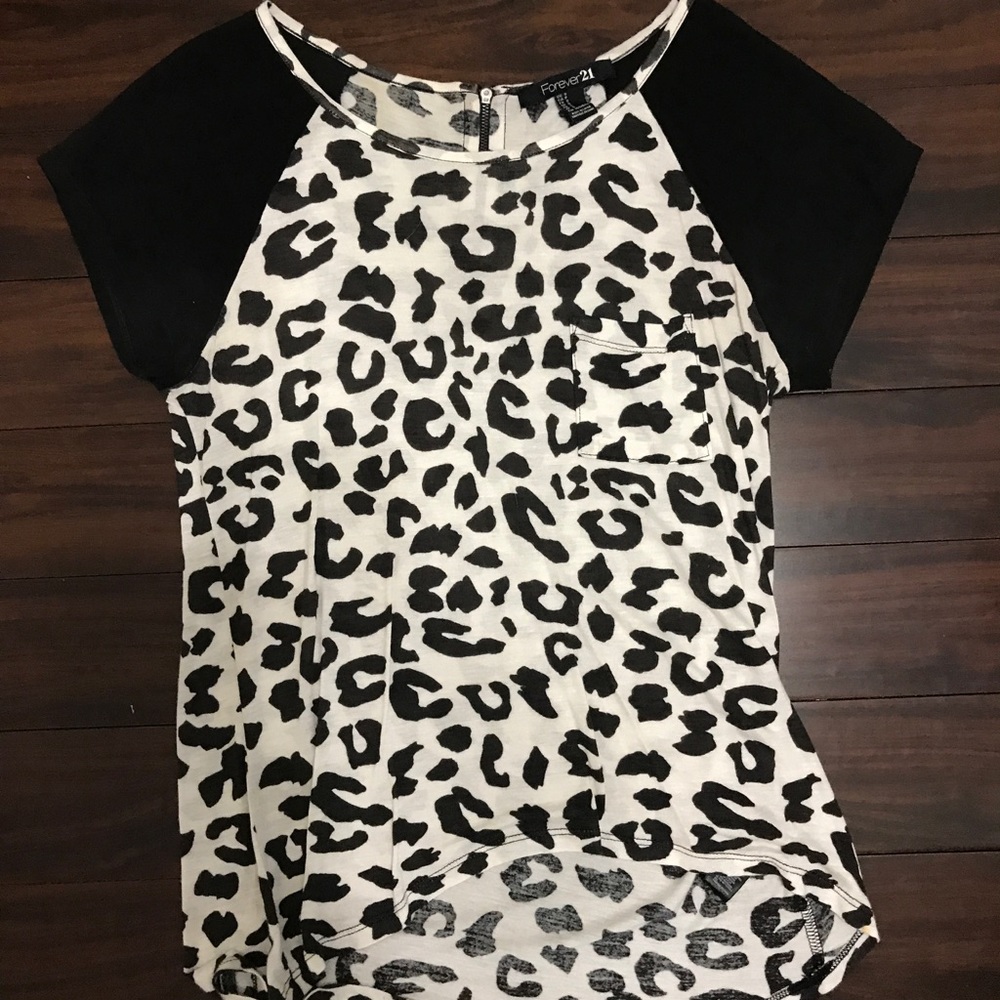 Leopard shirt with satin sleeves
