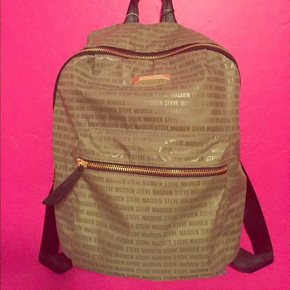 🎒Steve Madden Logo Backpack plus Bonus Case🎒