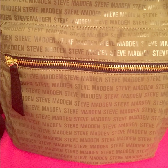🎒Steve Madden Logo Backpack plus Bonus Case🎒 - Picture 3 of 8