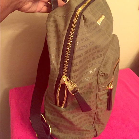 🎒Steve Madden Logo Backpack plus Bonus Case🎒 - Picture 4 of 8