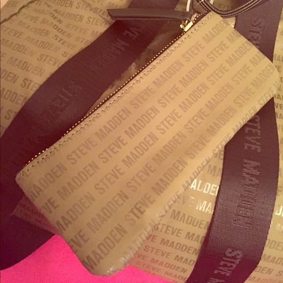 🎒Steve Madden Logo Backpack plus Bonus Case🎒 - Picture 6 of 8