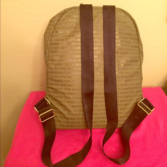 🎒Steve Madden Logo Backpack plus Bonus Case🎒 - Picture 8 of 8