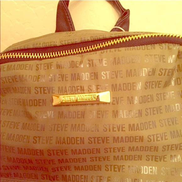 🎒Steve Madden Logo Backpack plus Bonus Case🎒 - Picture 2 of 8