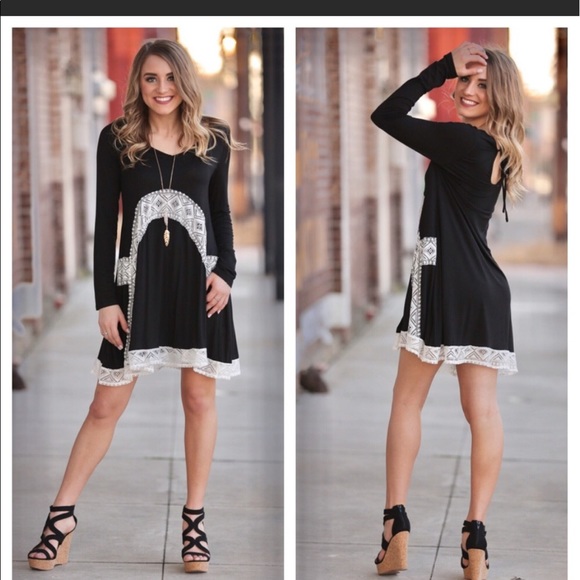 Beautiful long sleeve black dress - Picture 2 of 2