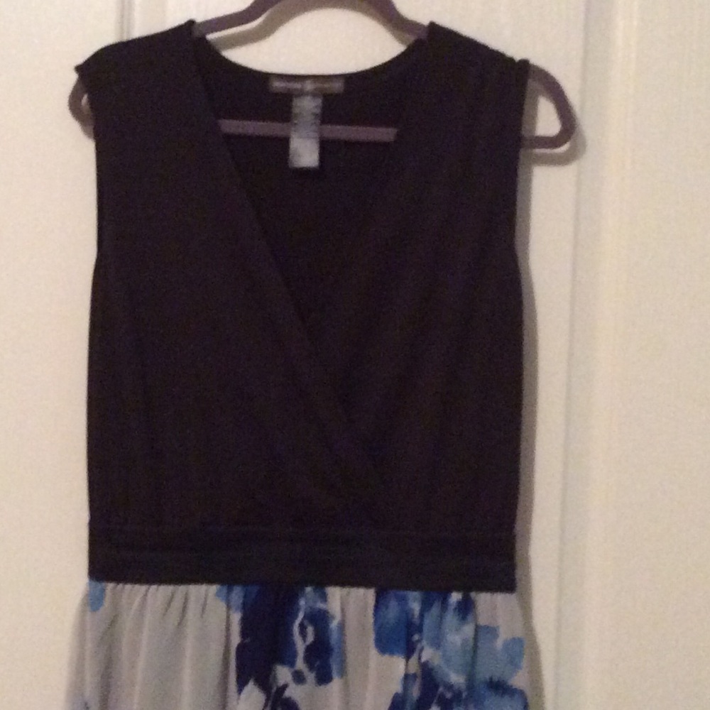 Maxi Dress with flowery accents