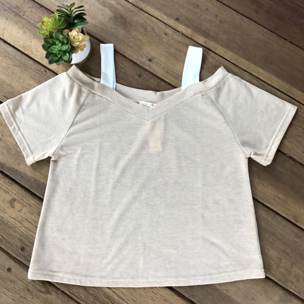 🌻NWT🌻 Elodie top
