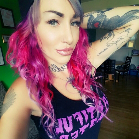 Meet your Posher, RiRi 💖🤘💎🌈 - Picture 5 of 8