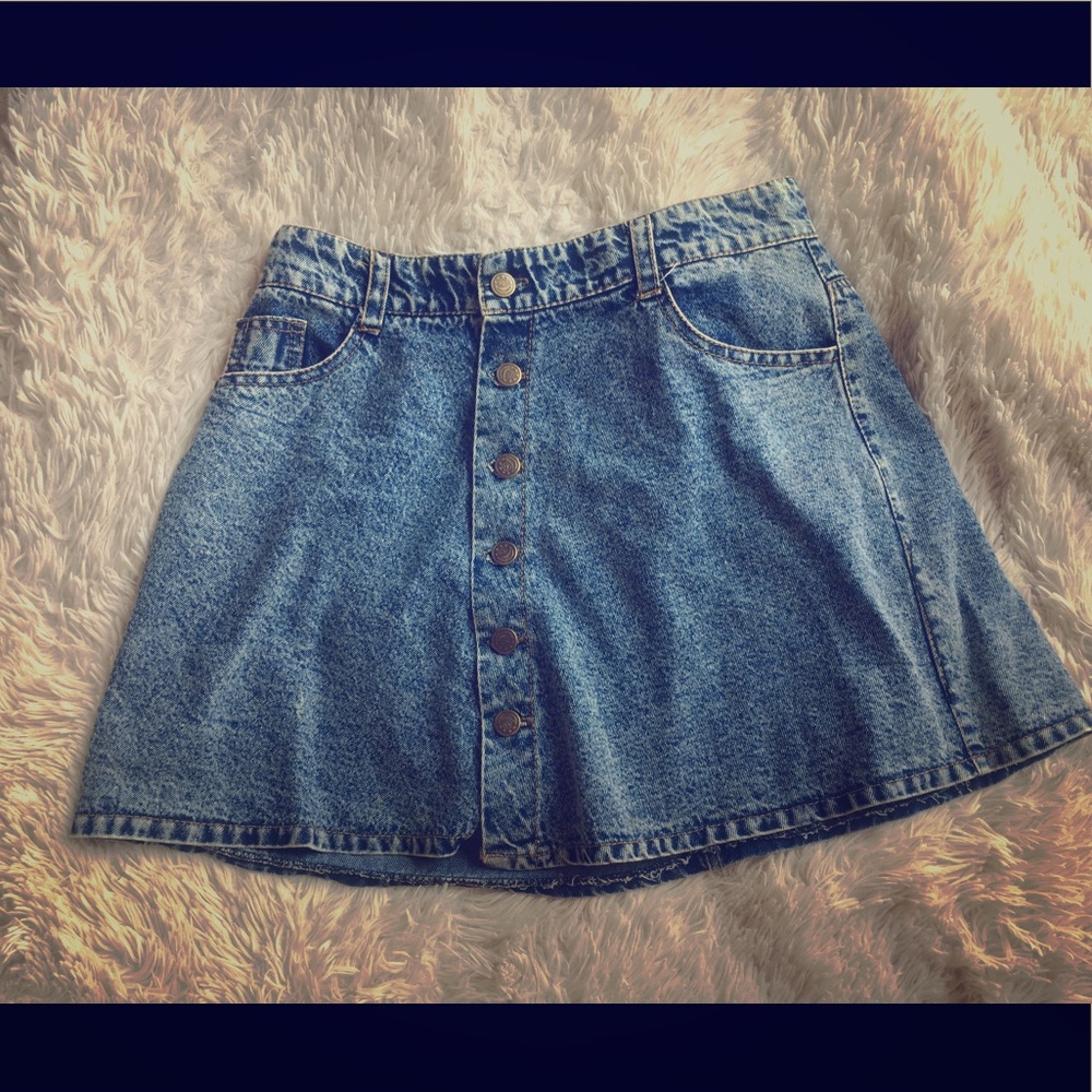 Beautiful acid wash button down denim skirt