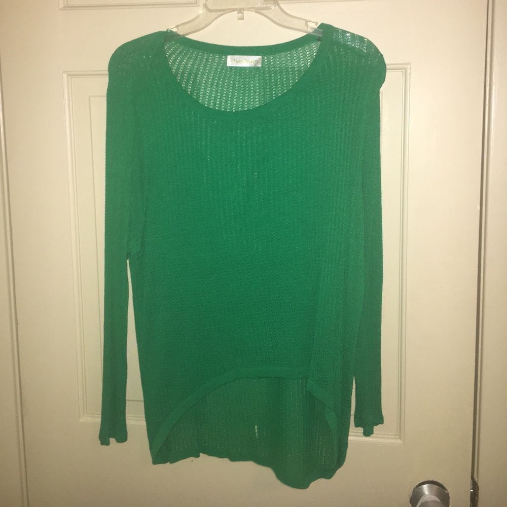 Very lightweight Kelly green sweater
