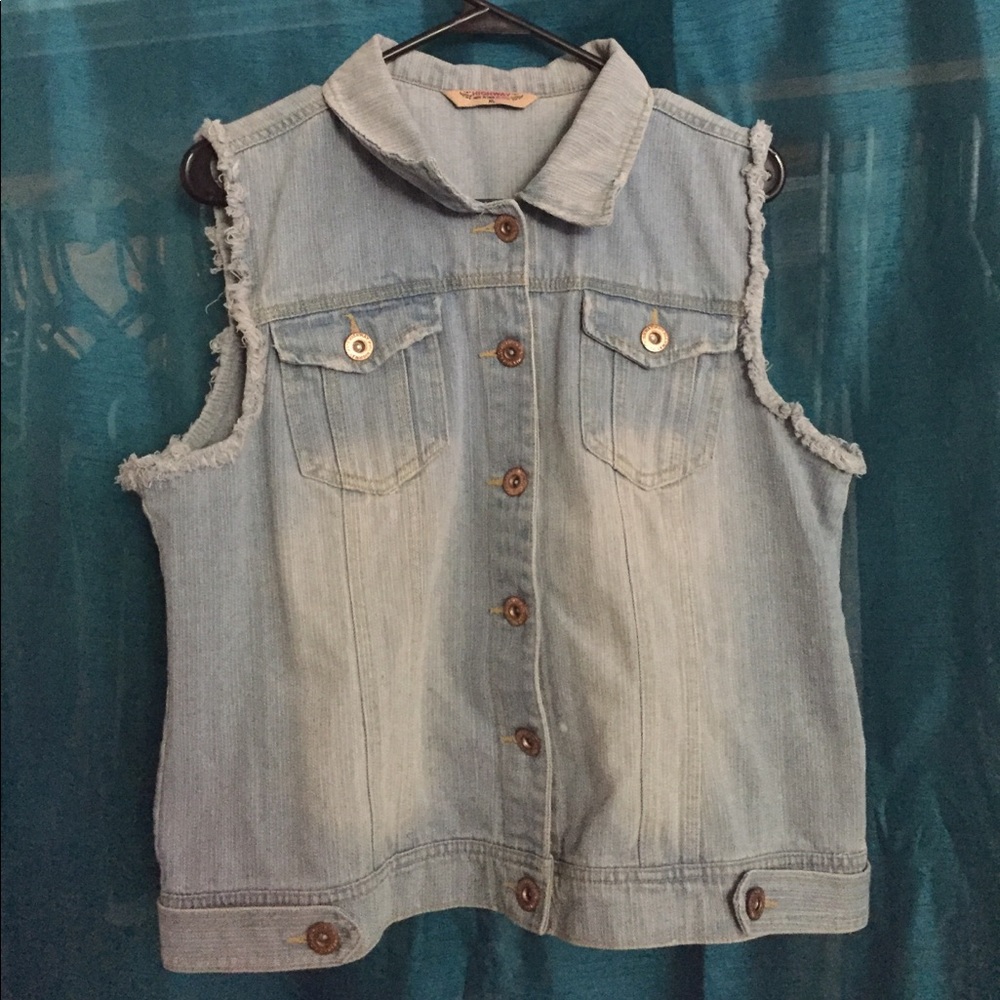 Jean jacket. NEVER WORN! XL