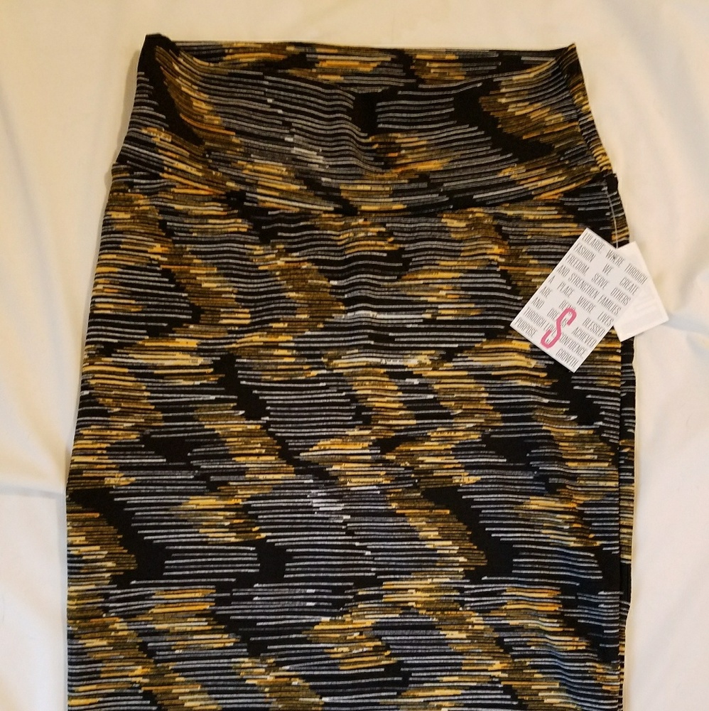NWT,  Lularoe Cassie small
