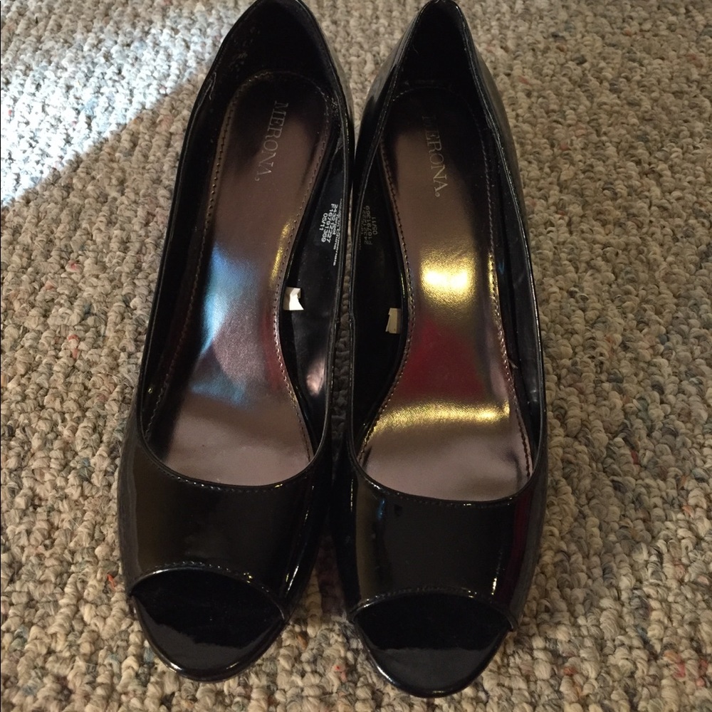 Merona, patent peep toe pumps. Sz 9.5; 3" heel.