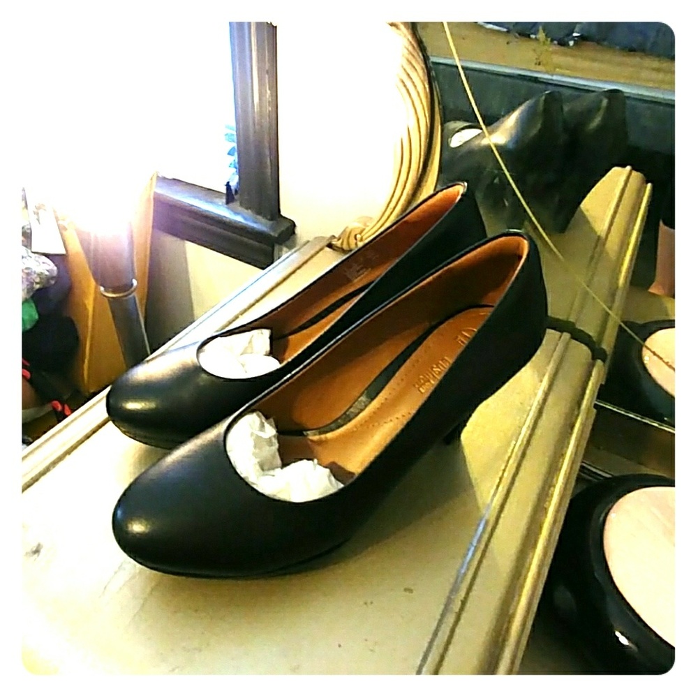 Worn once Clarks dress heels in black SZ 8.5M