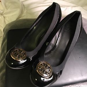 Black Tory Butch closed toe wedges with gold