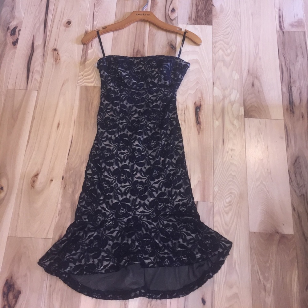 Bebe Sleeveless lace cocktail dress