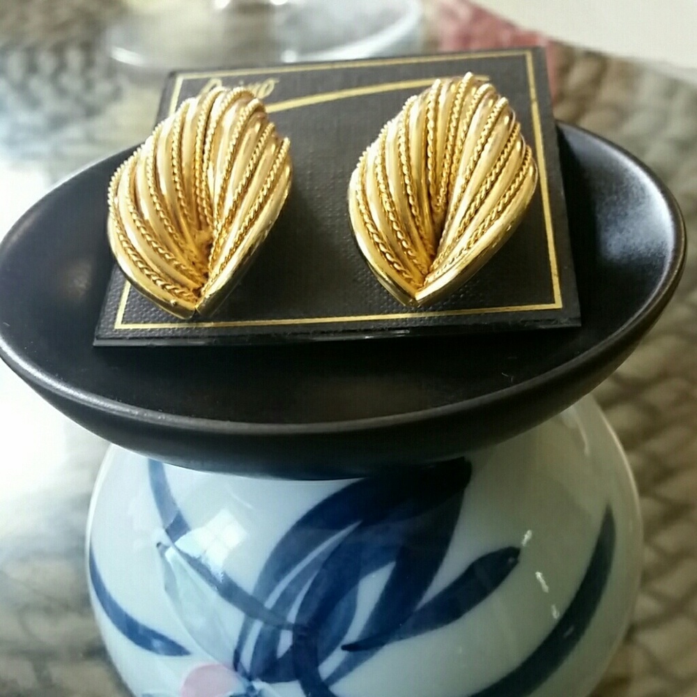 Gold-plated clip-on earrings  by Primo
