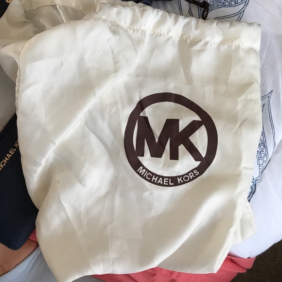 Michael Kors cross body with matching wallet - Picture 8 of 8