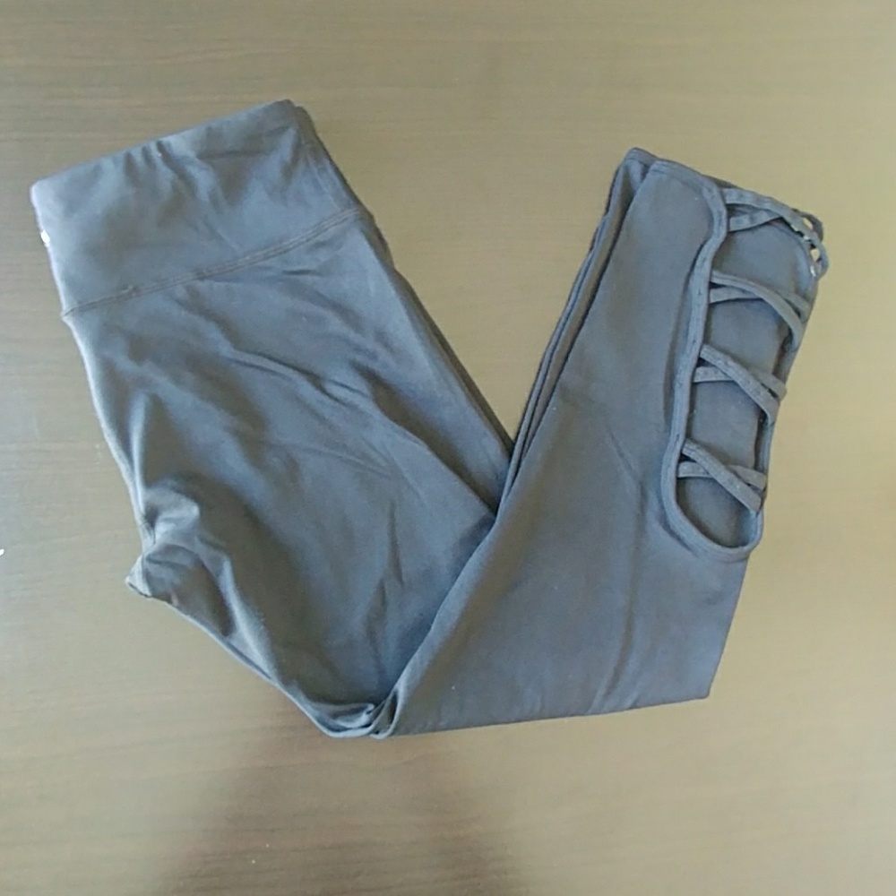 💰SOLD💰Worn Once!!! Black Workout Pants/Capris