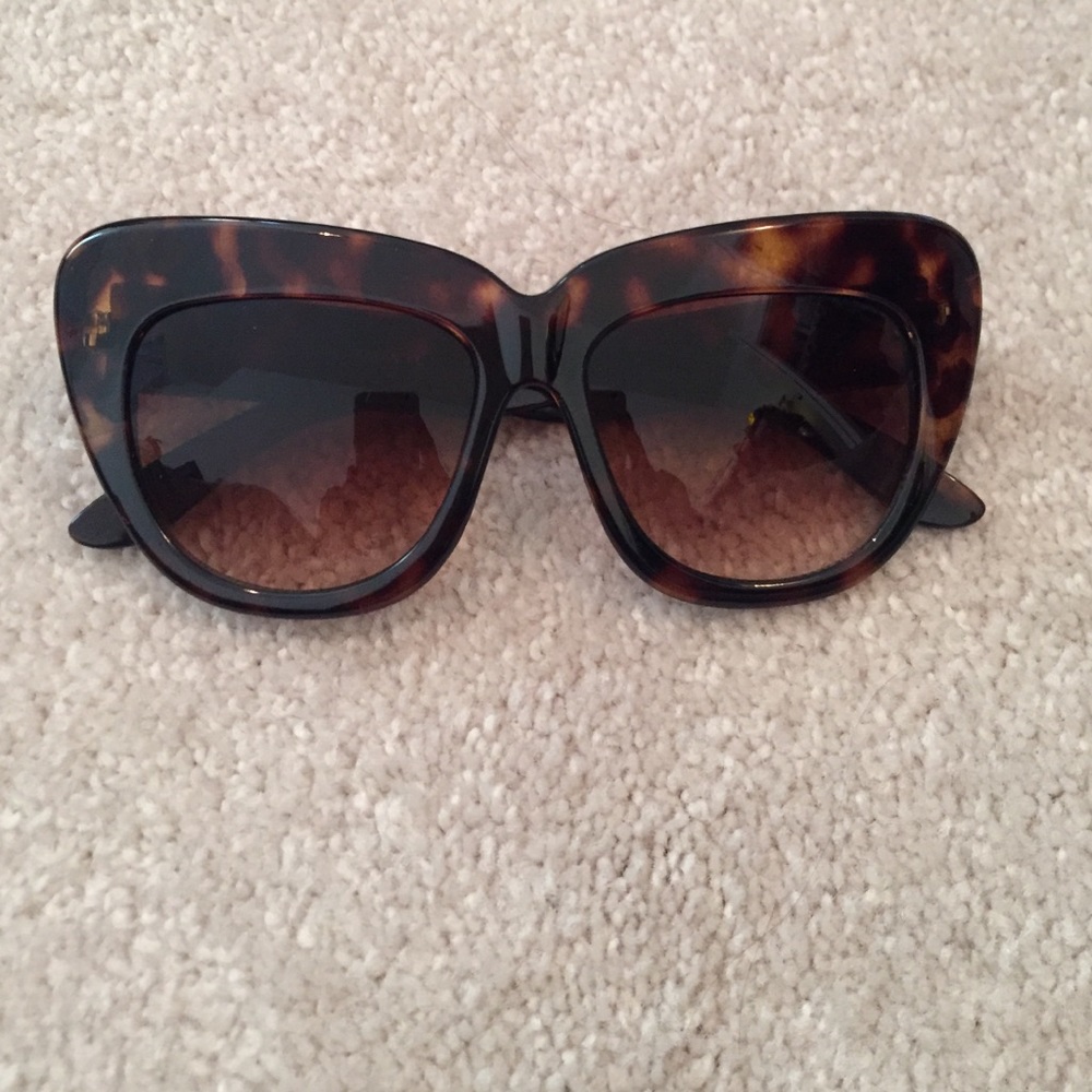Tortoise cateye sunglasses