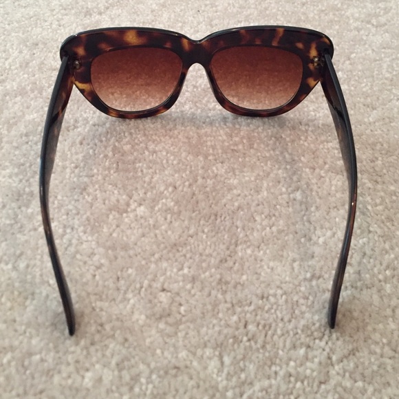 Tortoise cateye sunglasses - Picture 3 of 3