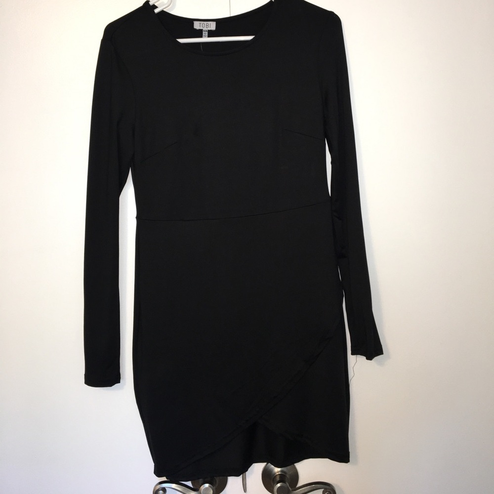 Black dress with criss cross cut in the front !