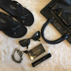 *Like New* Vionic Black Sandals with Bow