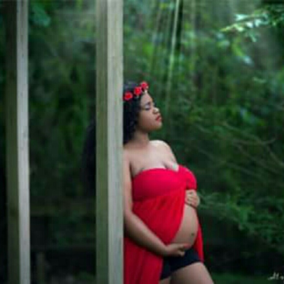 Red maternity gown - Picture 1 of 4