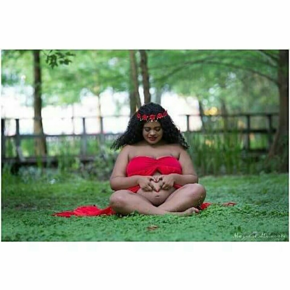 Red maternity gown - Picture 2 of 4