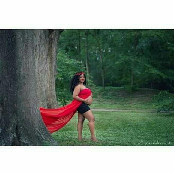 Red maternity gown - Picture 3 of 4